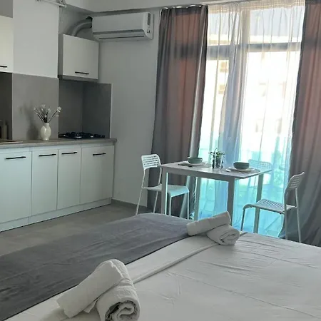 & Studiouri Amalin *