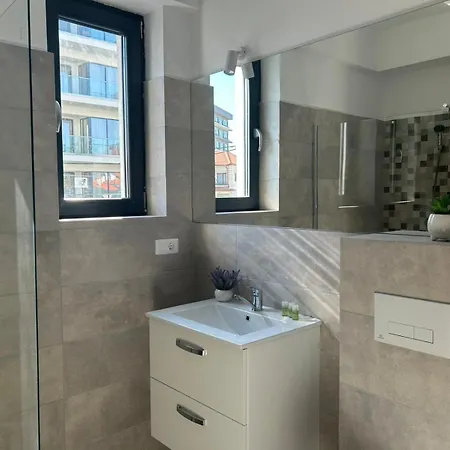 & Studiouri Amalin *