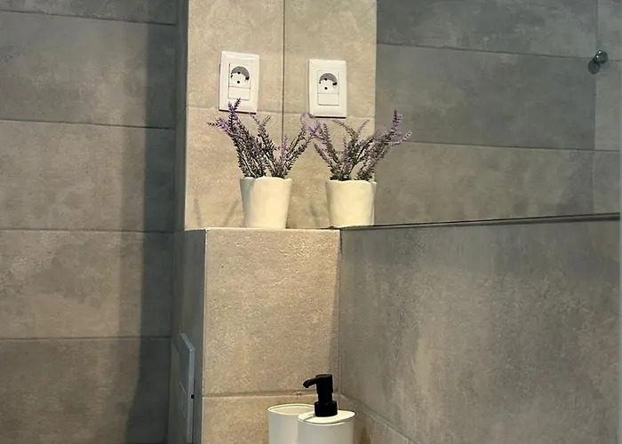 & Studiouri Amalin *