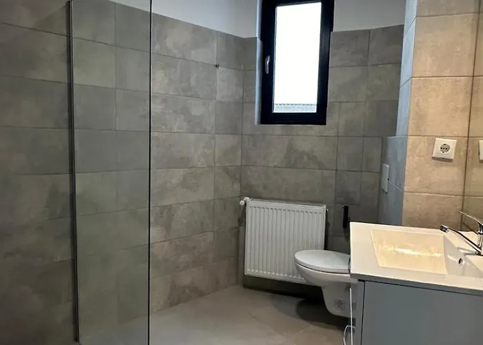 & Studiouri Amalin * אפורי נורד