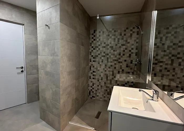 & Studiouri Amalin * אפורי נורד