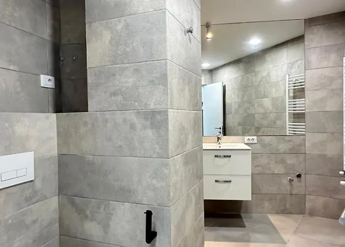 & Studiouri Amalin * אפורי נורד