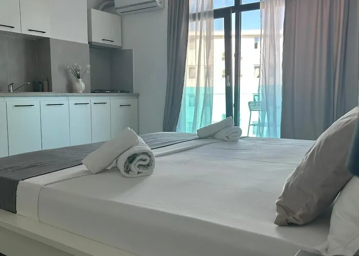 & Studiouri Amalin אפורי נורד