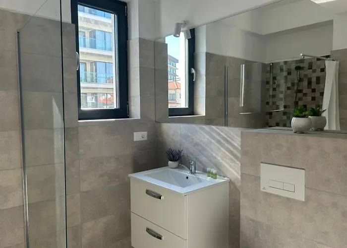 & Studiouri Amalin *