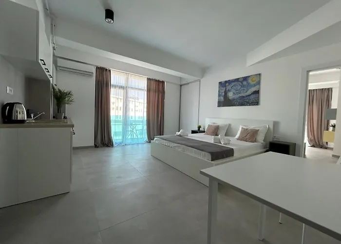 & Studiouri Amalin אפורי נורד