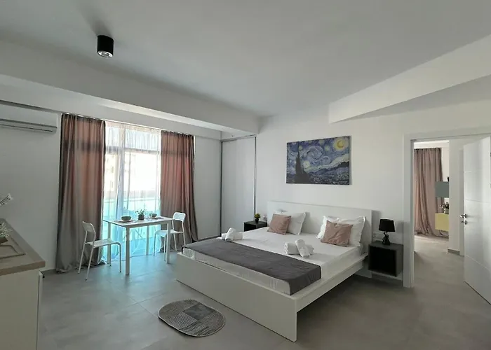 & Studiouri Amalin *