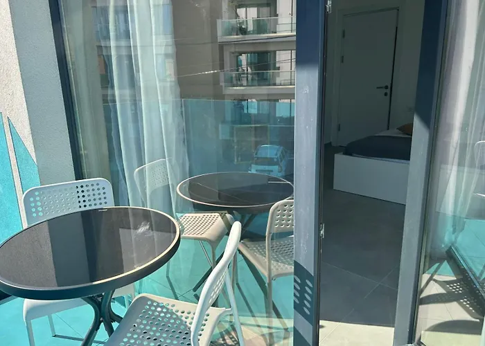 & Studiouri Amalin *